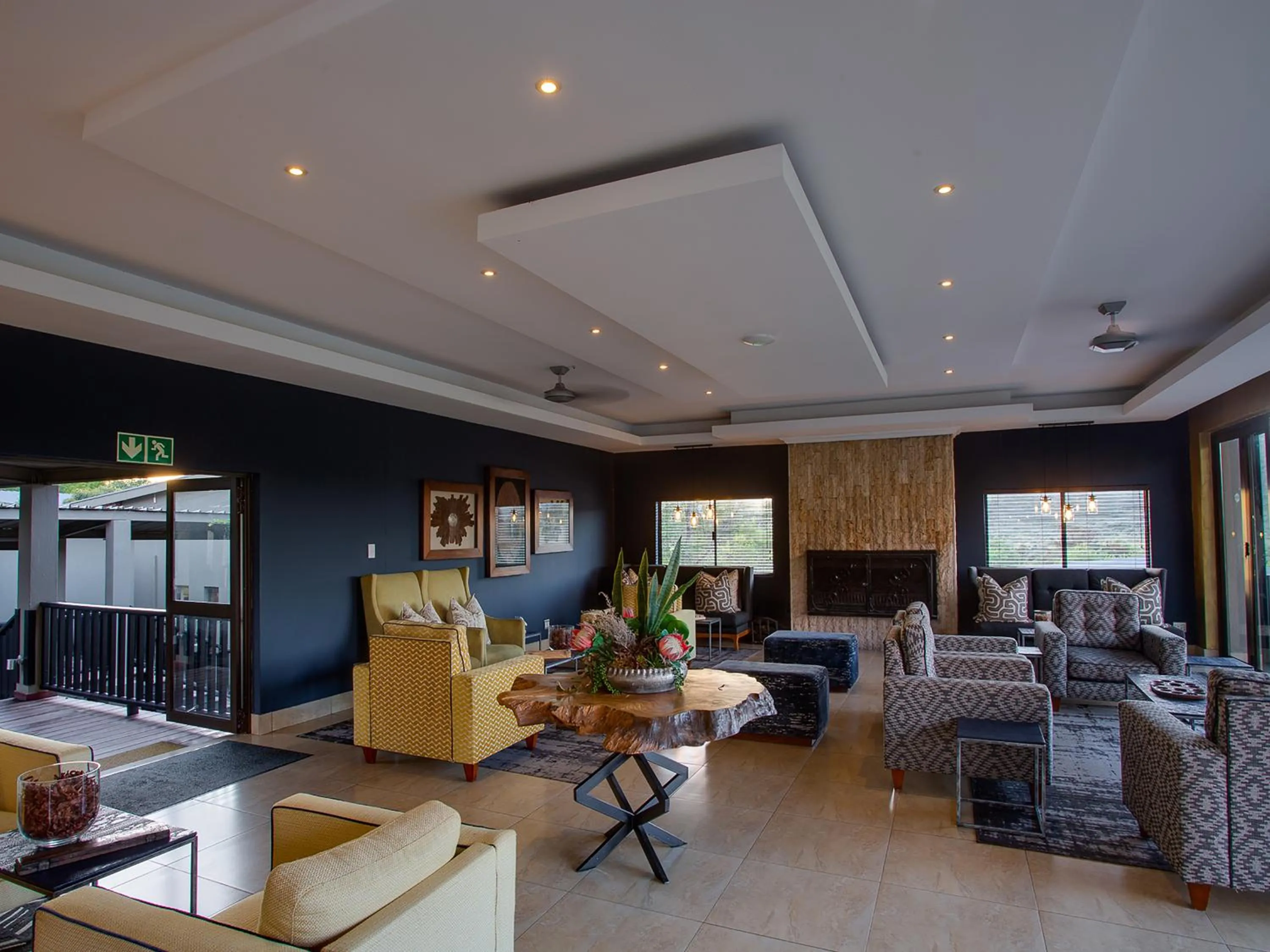 Lounge or bar in Shepherds Tree Game Reserve