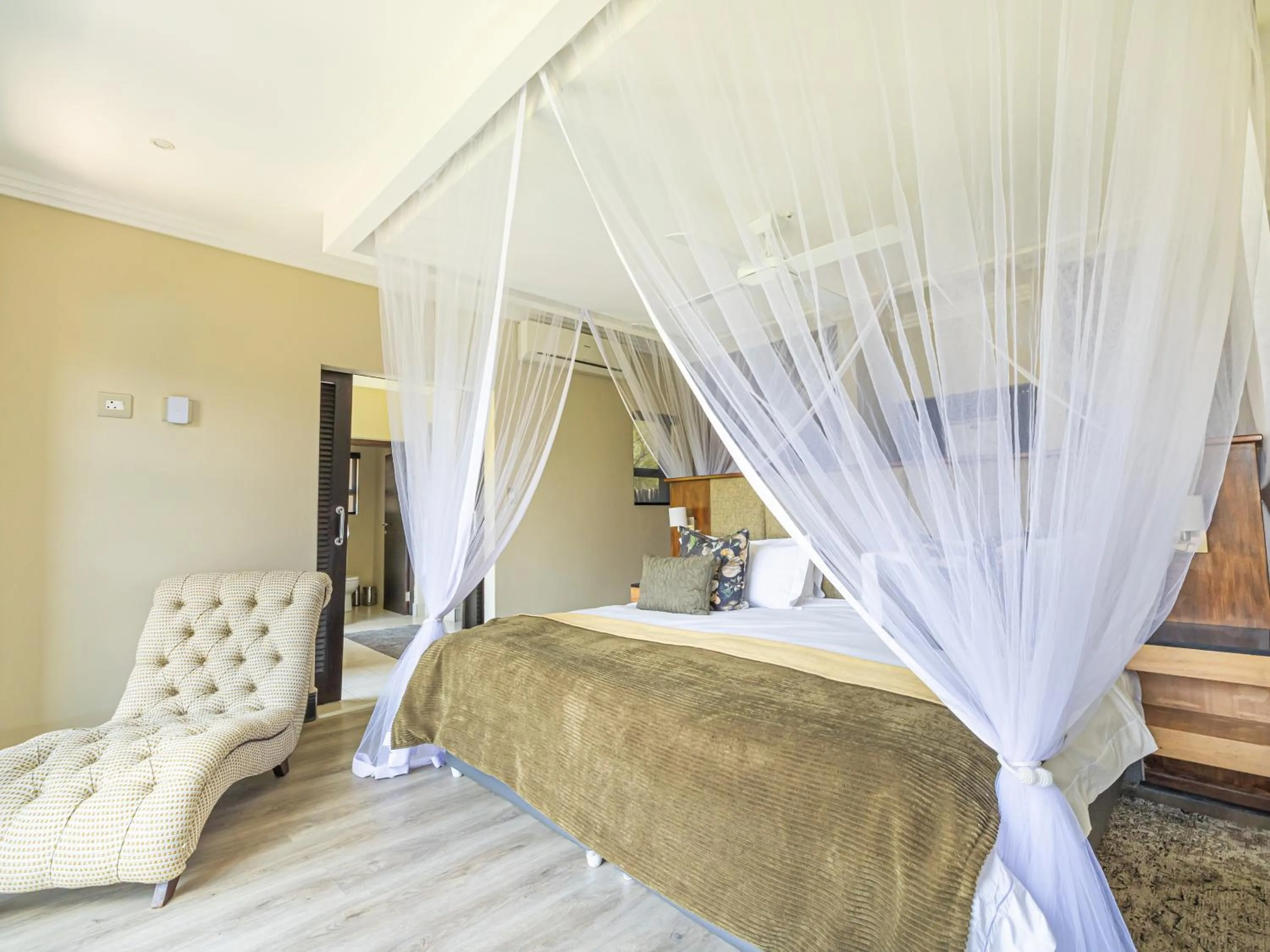 Bed in Shepherds Tree Game Reserve