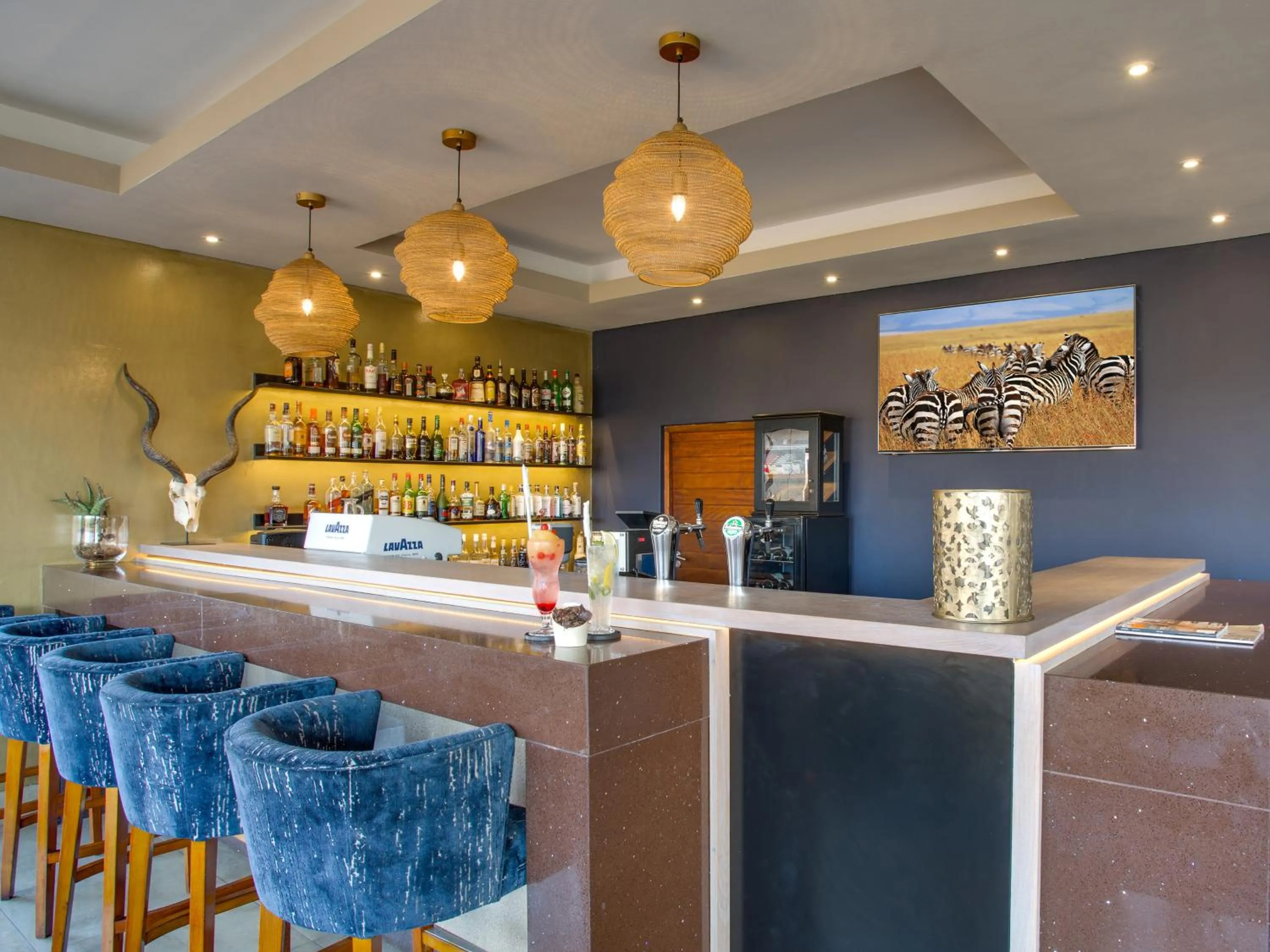 Lounge or bar in Shepherds Tree Game Reserve