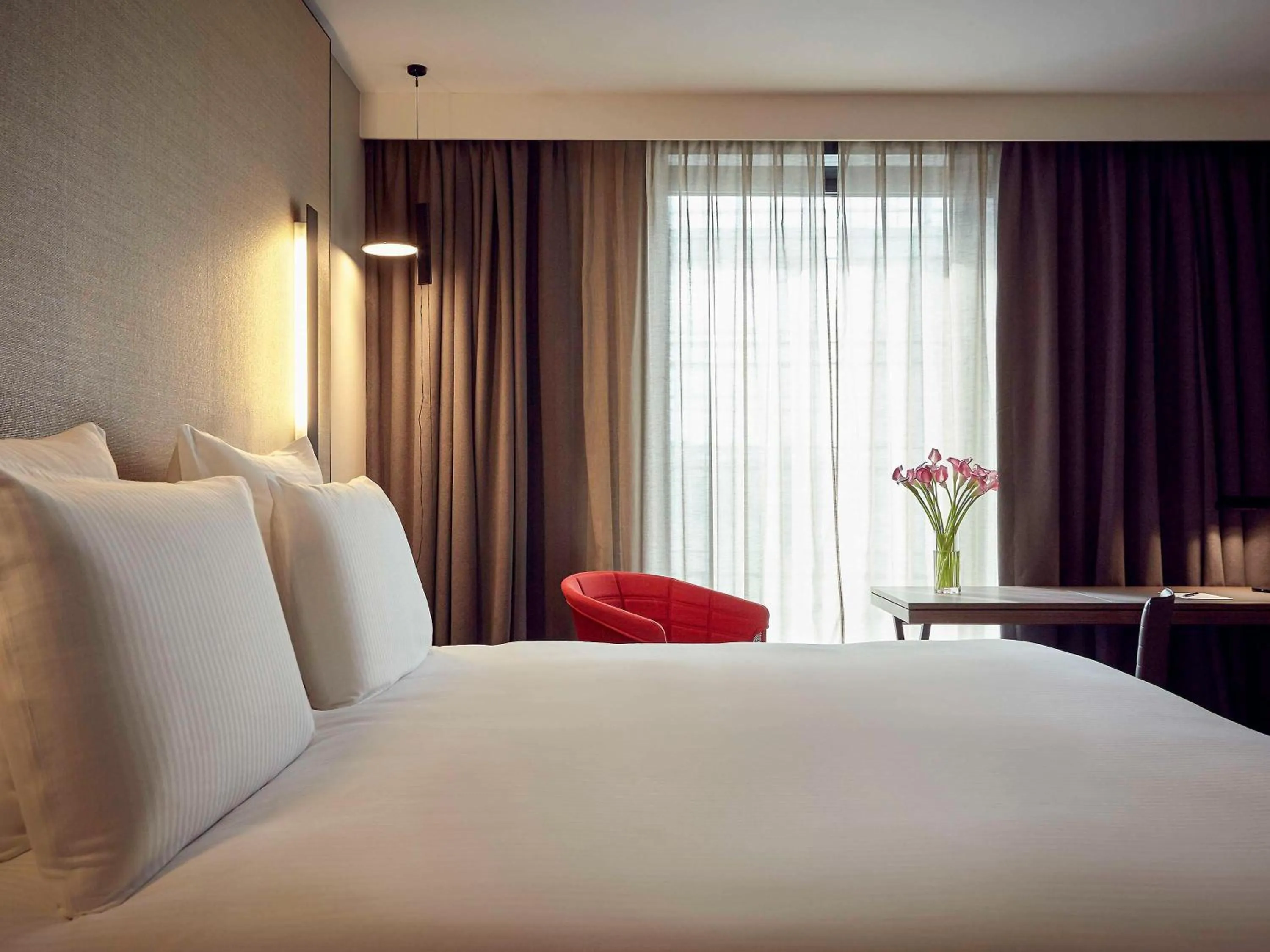 Bedroom, Bed in Pullman Paris Roissy Cdg Airport