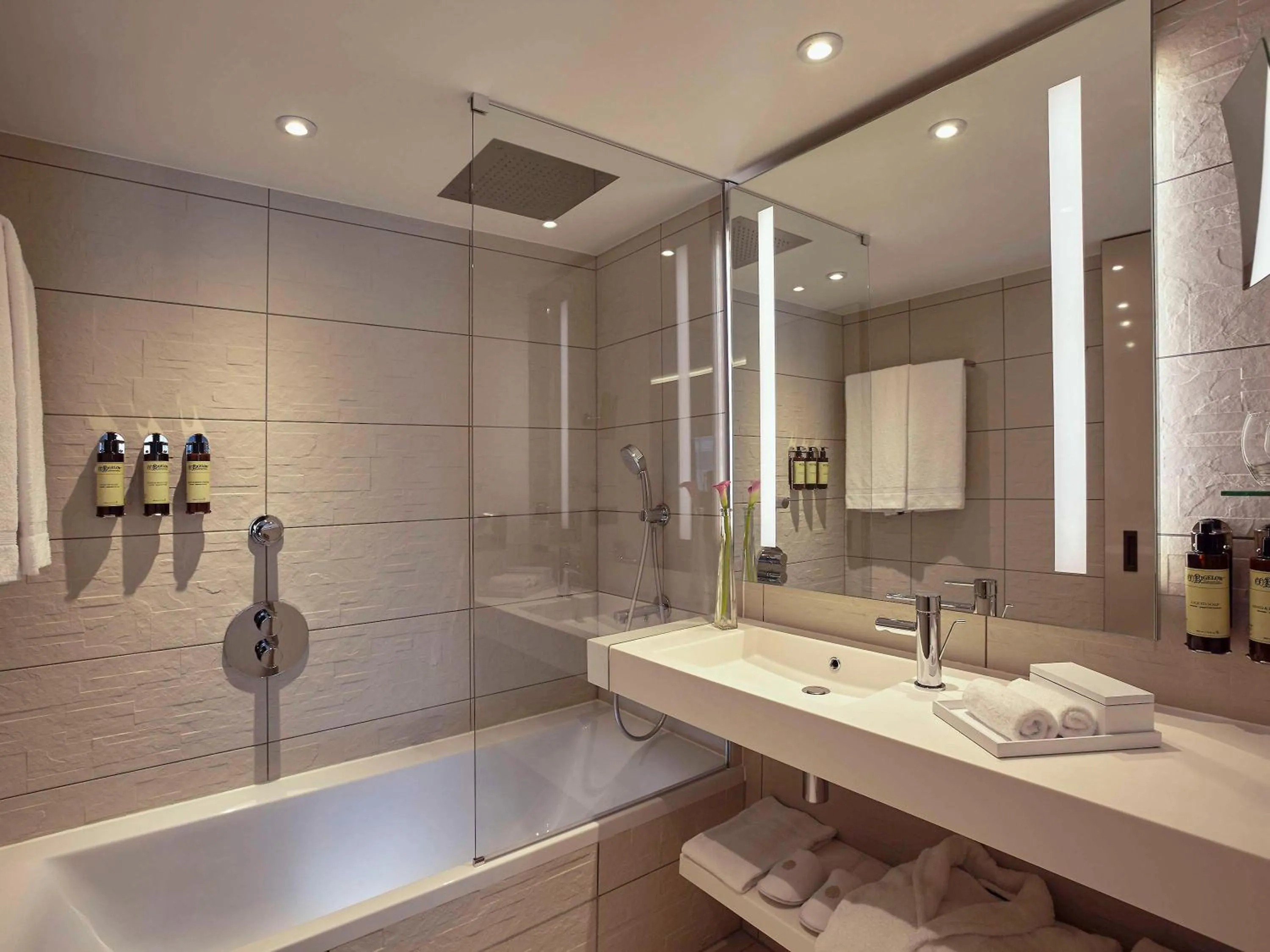 Bedroom in Pullman Paris Roissy Cdg Airport