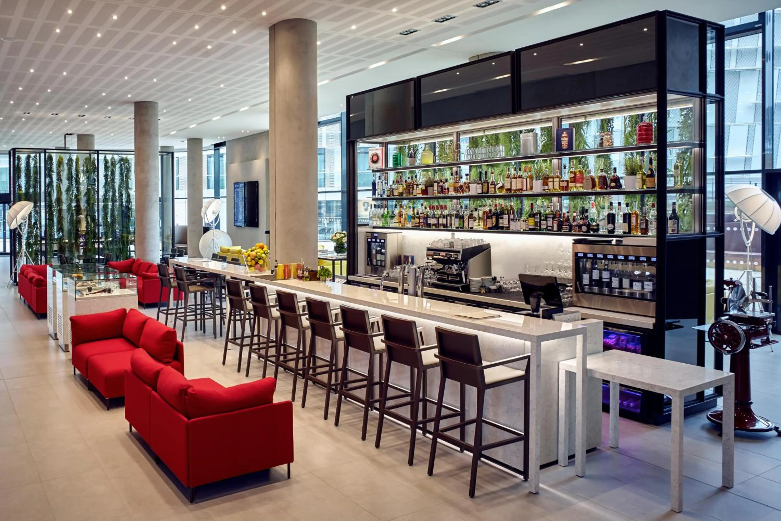 Lounge or bar in Pullman Paris Roissy Cdg Airport