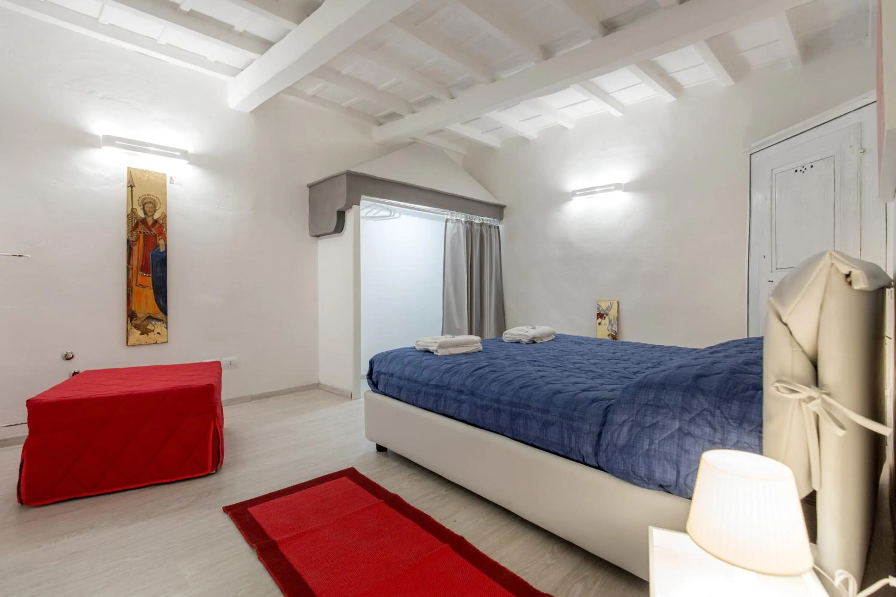 Bedroom, Bed in Friends Of Florence