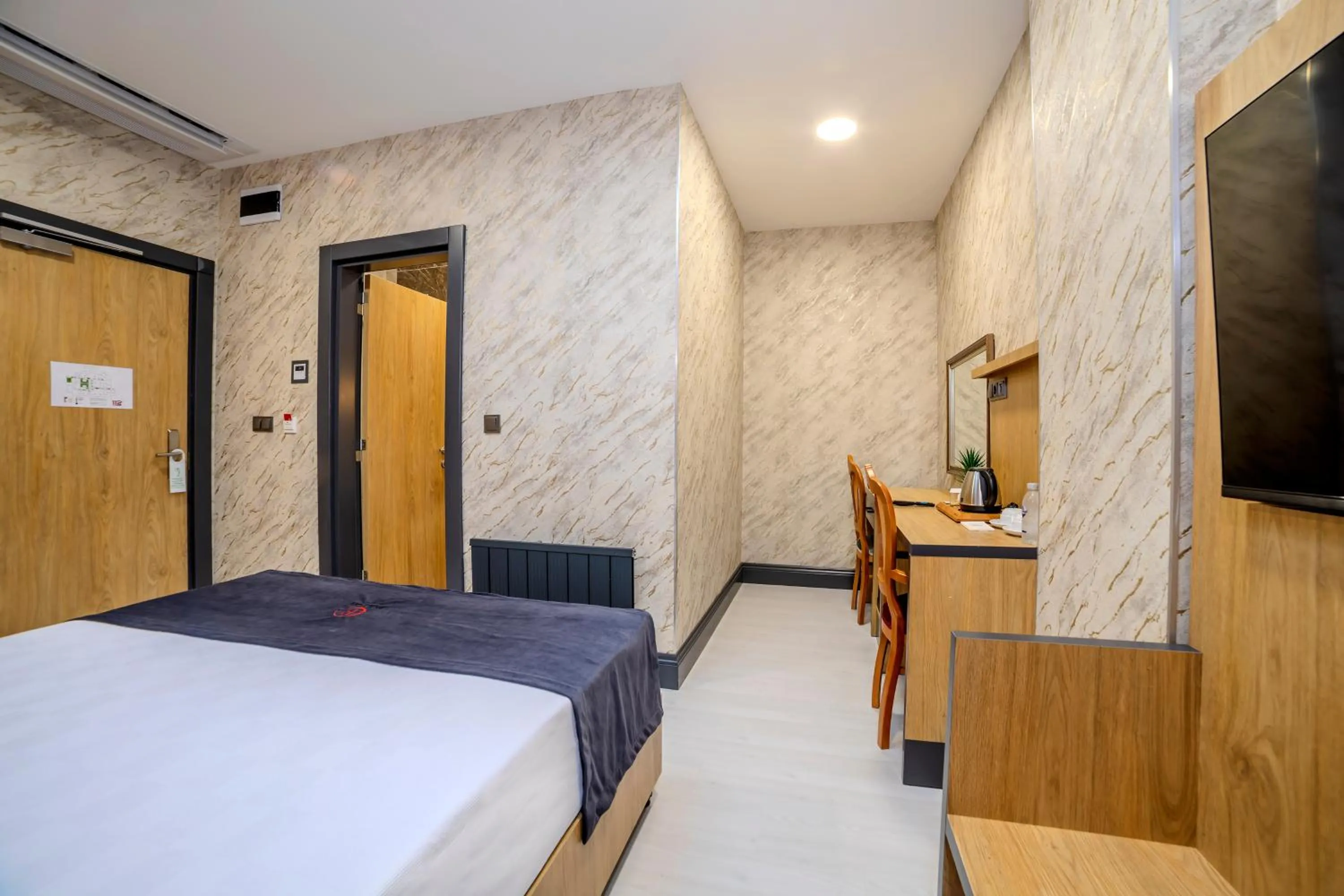 Photo of the whole room, Bed in Bulton Hotel Airport