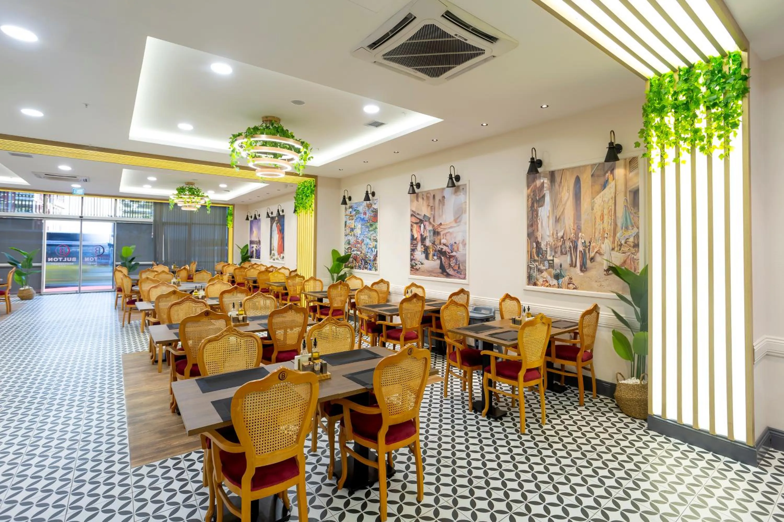 Restaurant/places to eat in Bulton Hotel Airport