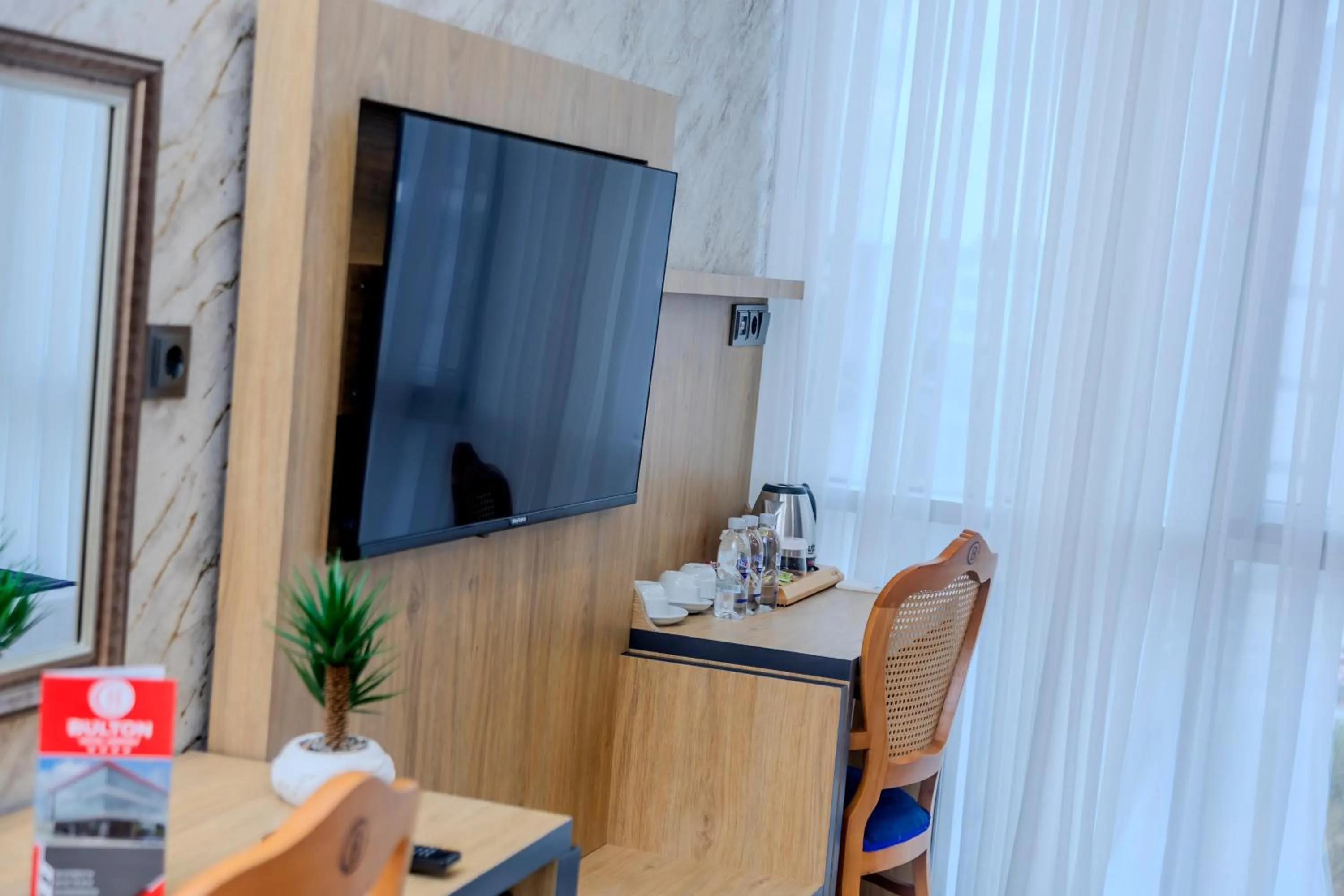 Photo of the whole room in Bulton Hotel Airport