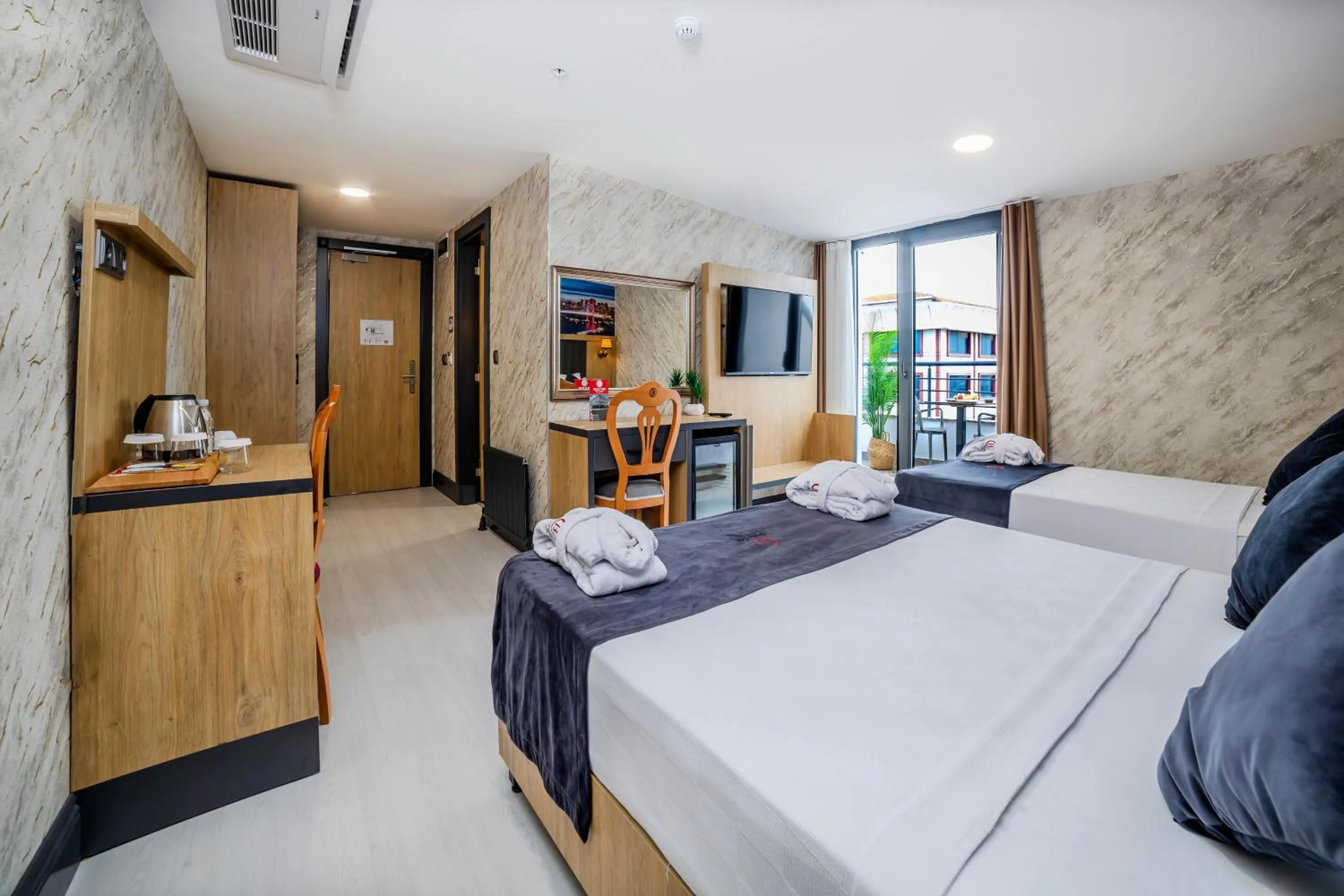 Photo of the whole room, Bed in Bulton Hotel Airport