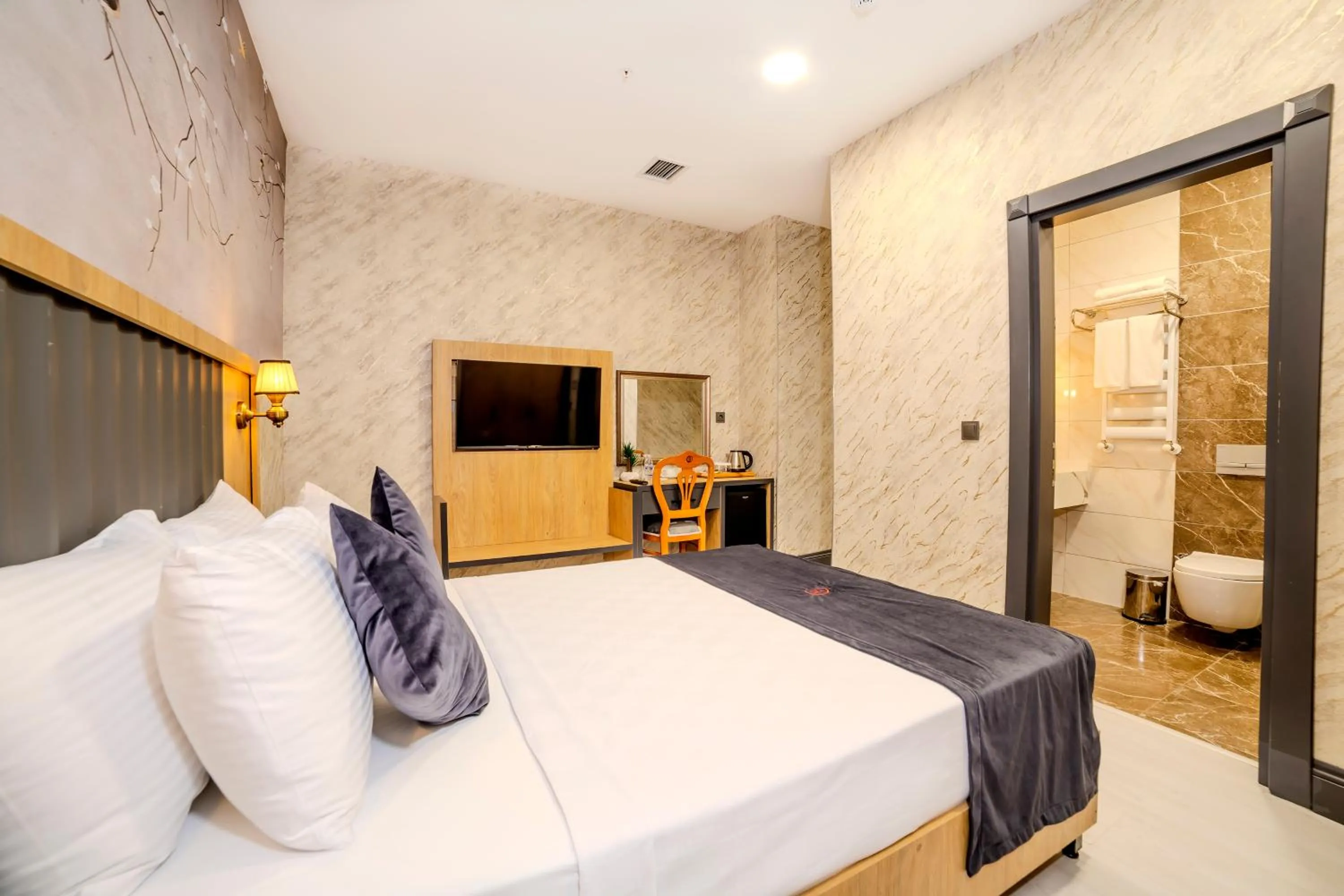 Photo of the whole room, Bed in Bulton Hotel Airport