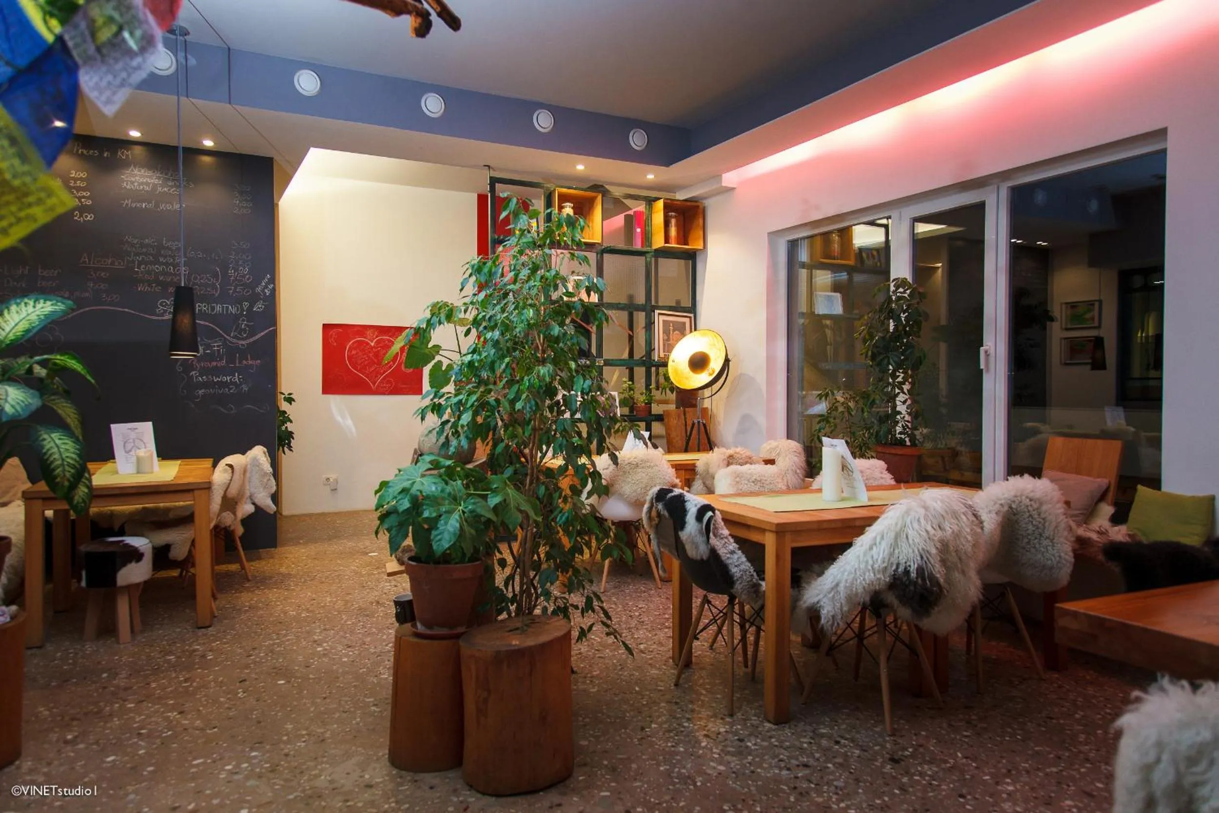 Restaurant/places to eat in HOTEL Pyramid Lodge