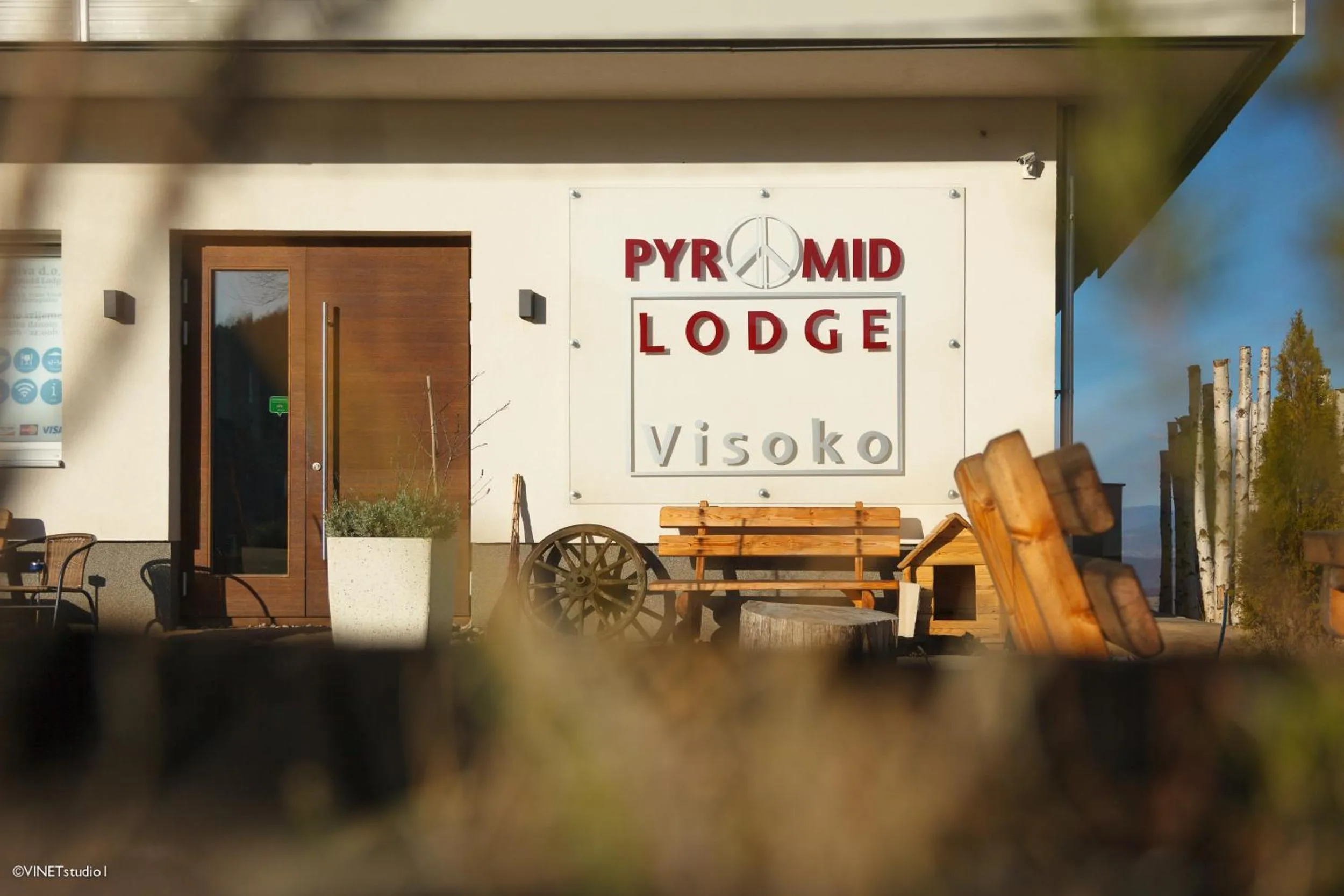 Facade/entrance in HOTEL Pyramid Lodge