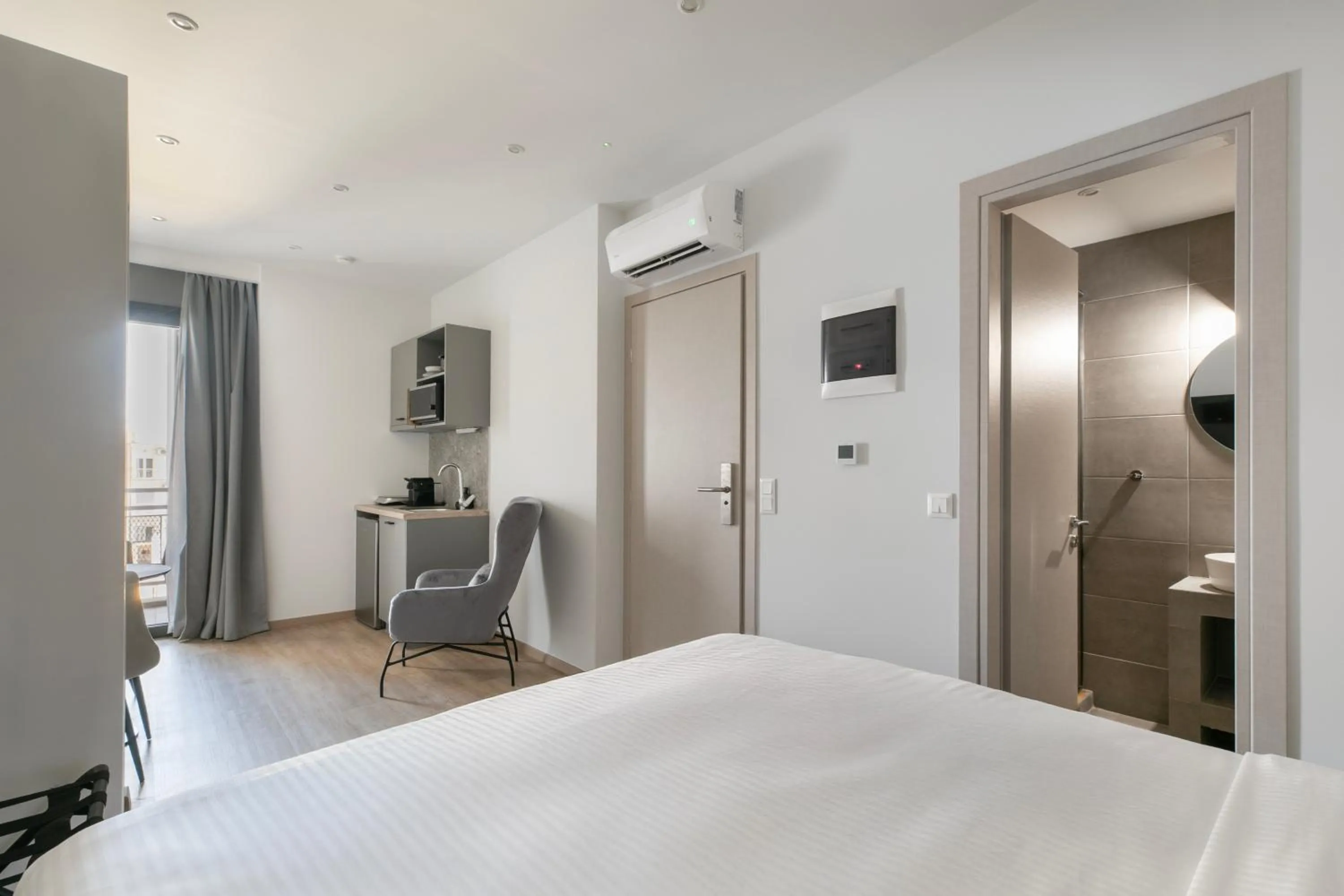 Seating area, Bed in B48 Athens Dafni