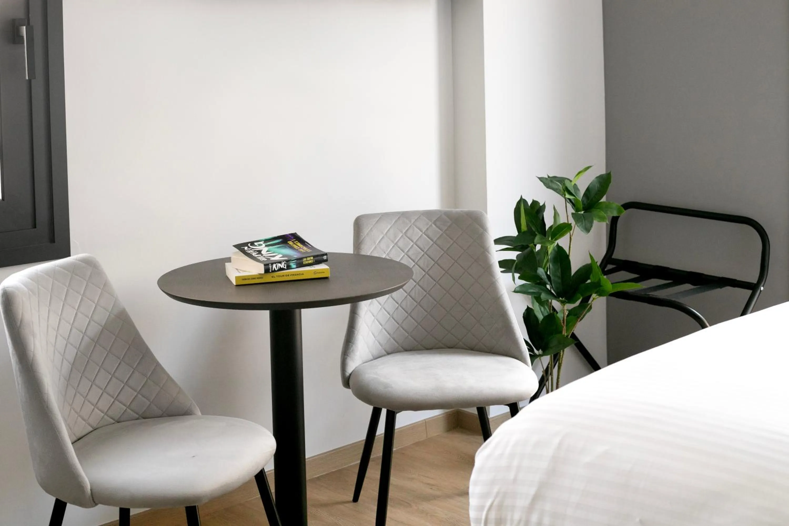 Dining area, Bed in B48 Athens Dafni