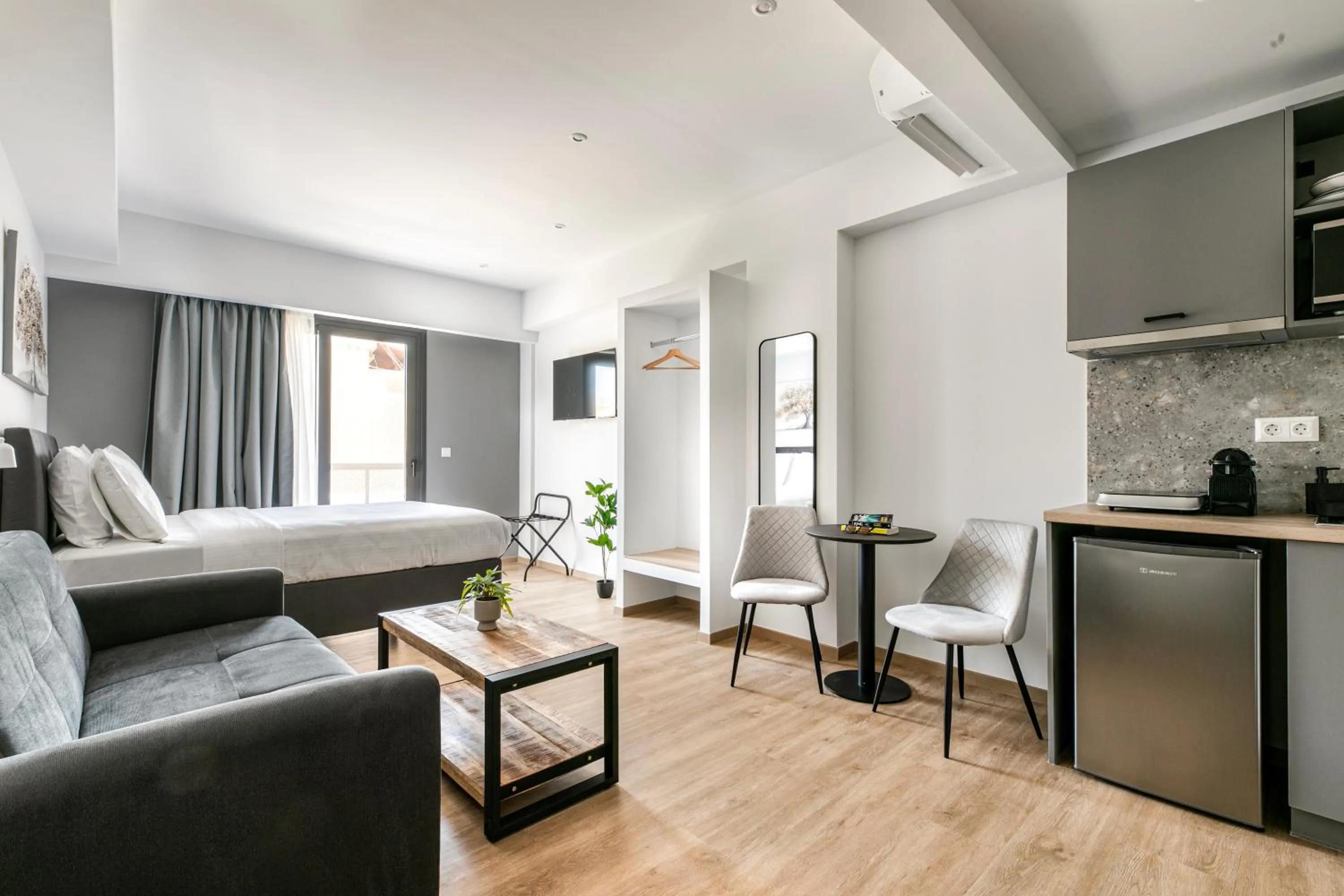 Living room, Bed in B48 Athens Dafni