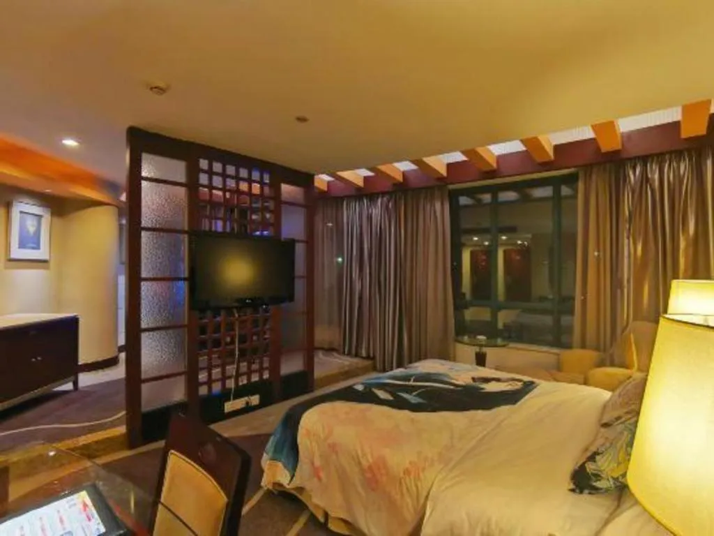 Bed in CP Peninsula Hotel