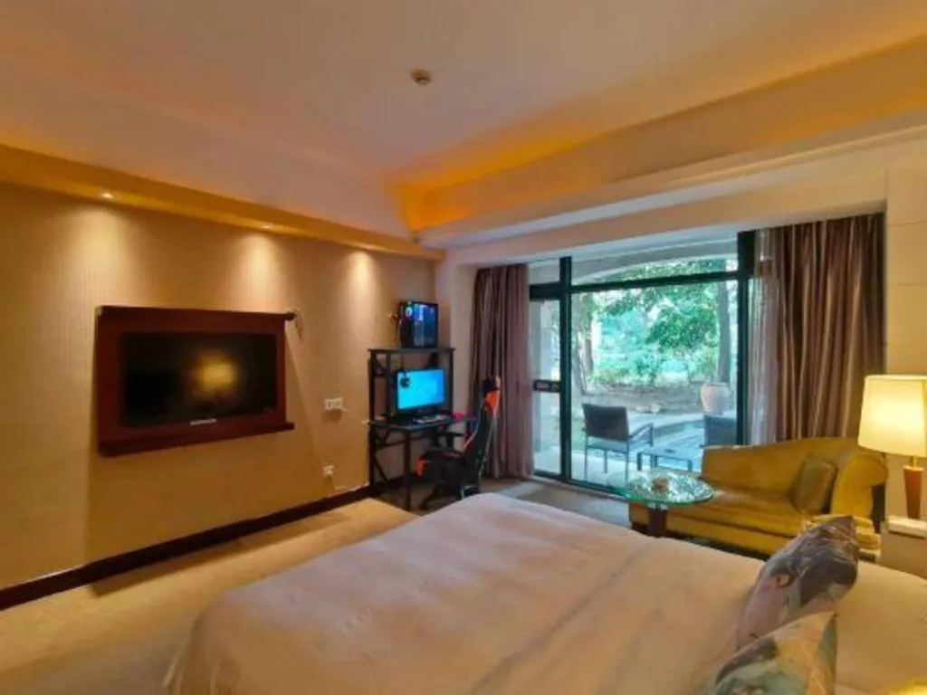 Bed in CP Peninsula Hotel