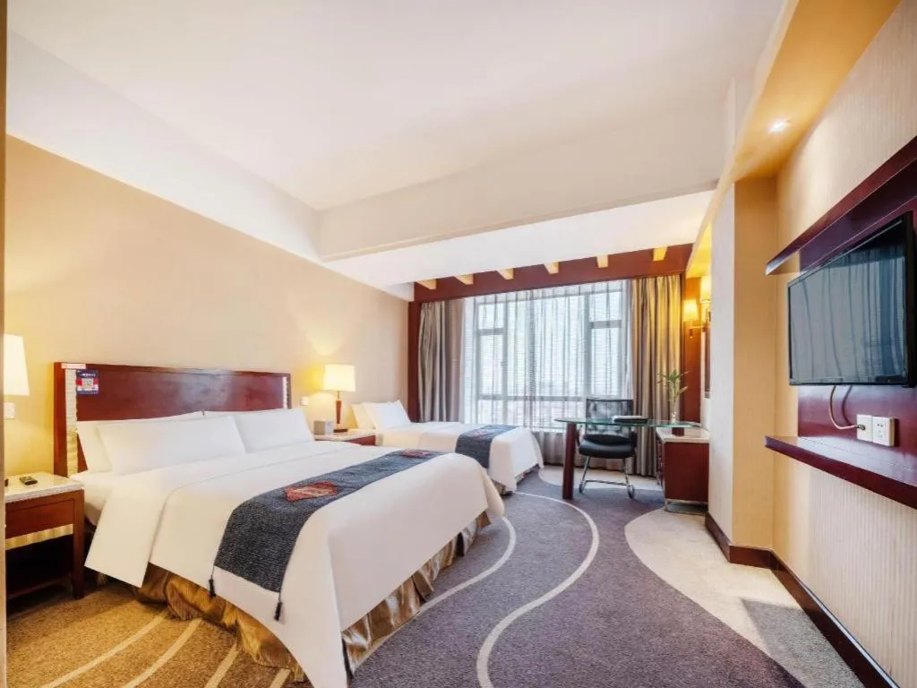 Bed in CP Peninsula Hotel