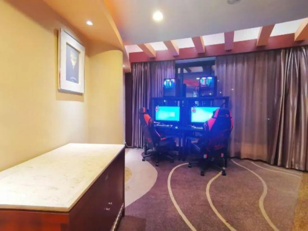 Bed in CP Peninsula Hotel