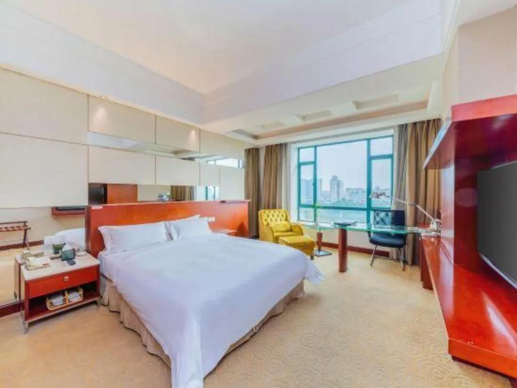 Bed in CP Peninsula Hotel