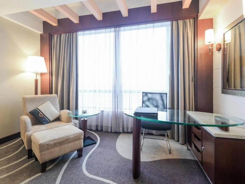 Bed in CP Peninsula Hotel