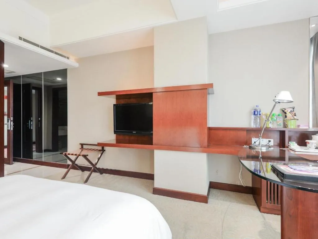 Bed in CP Peninsula Hotel