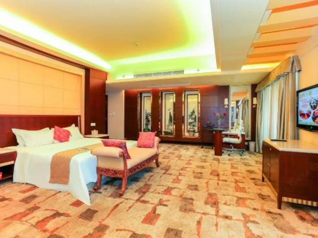 Bed in CP Peninsula Hotel