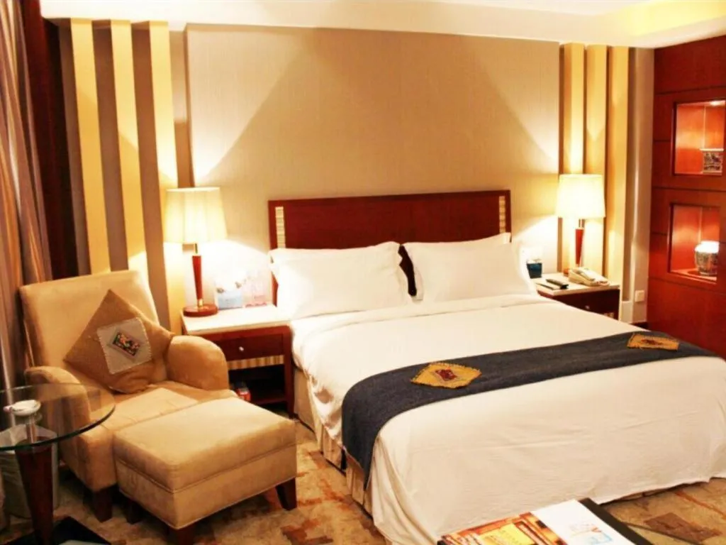 Bed in CP Peninsula Hotel