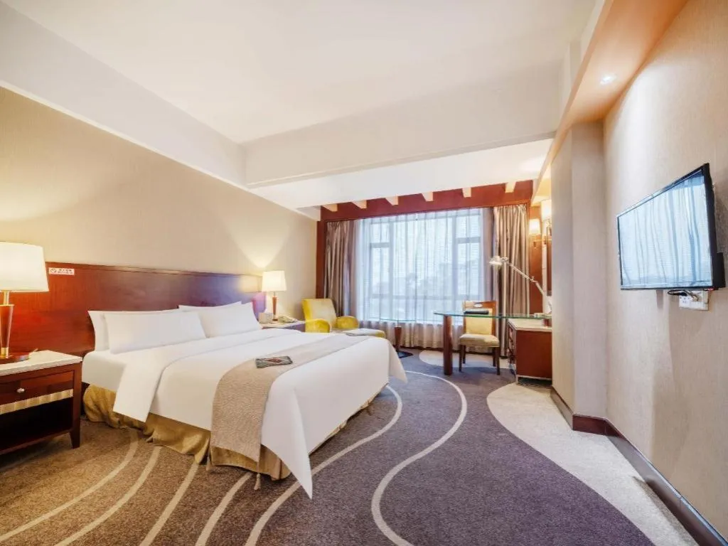 Bed in CP Peninsula Hotel