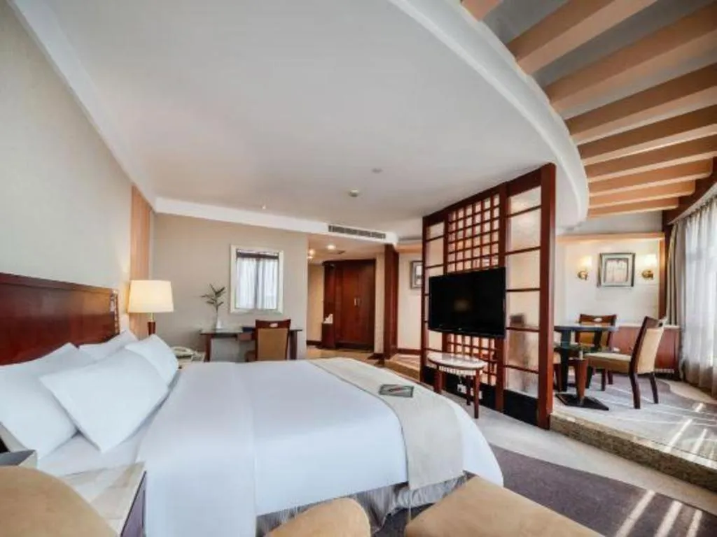 Bed in CP Peninsula Hotel