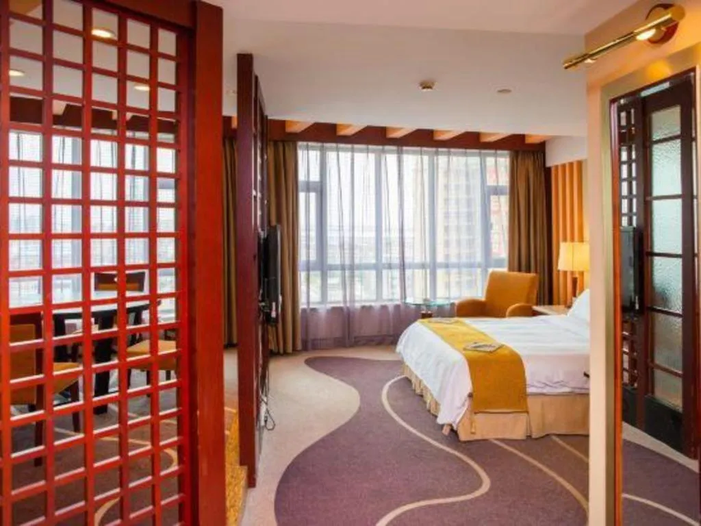 Bed in CP Peninsula Hotel