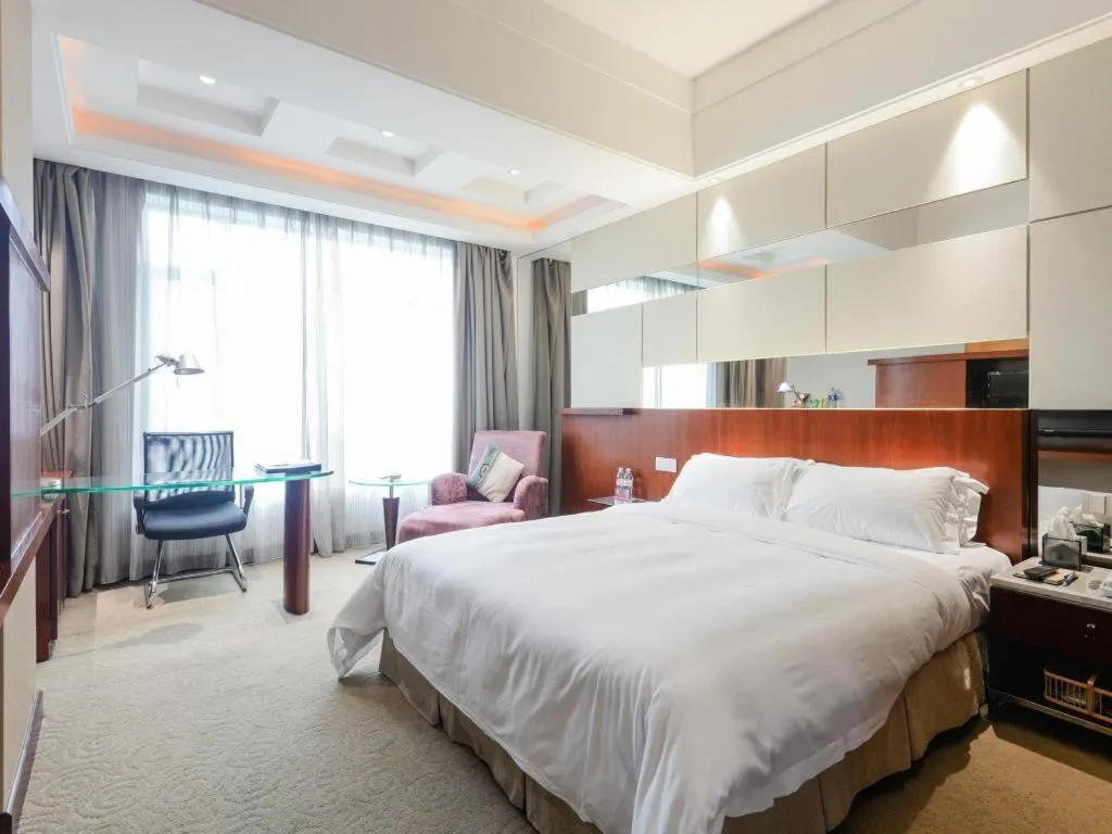 Bed in CP Peninsula Hotel