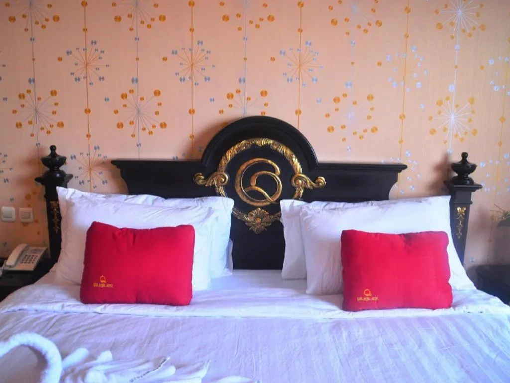 Bed in Quds Royal Hotel
