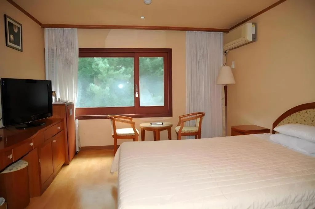 Bed in Suanbo Park Hotel