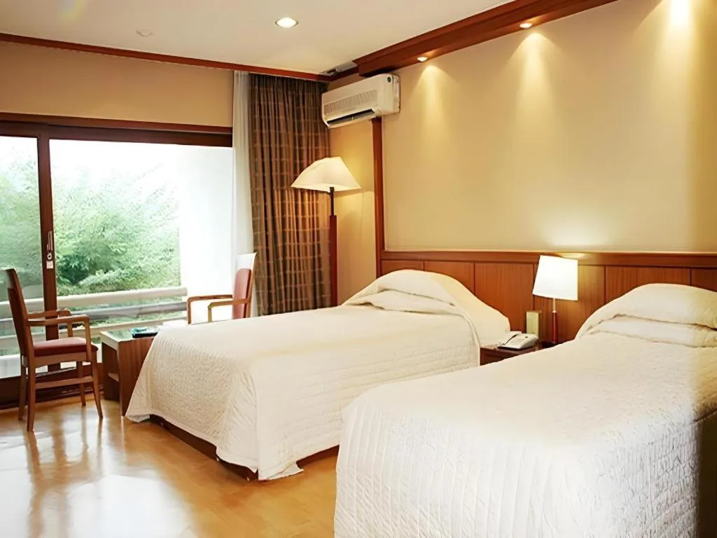 Bed in Suanbo Park Hotel