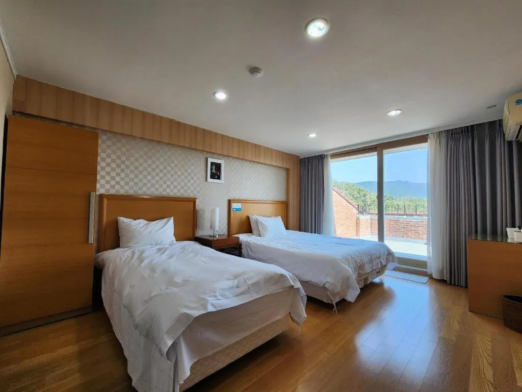 Bed in Suanbo Park Hotel