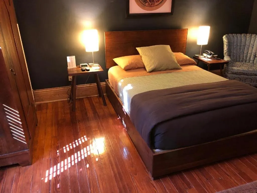 Bed in Hotel Frederick