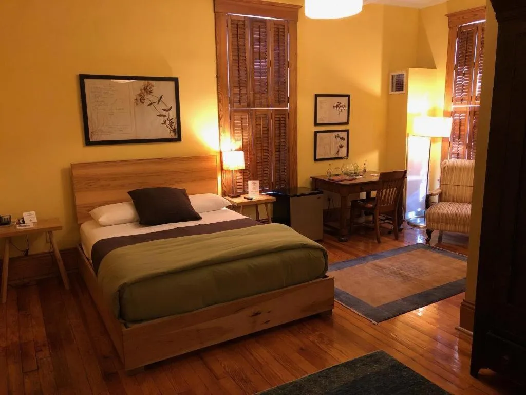 Bed in Hotel Frederick