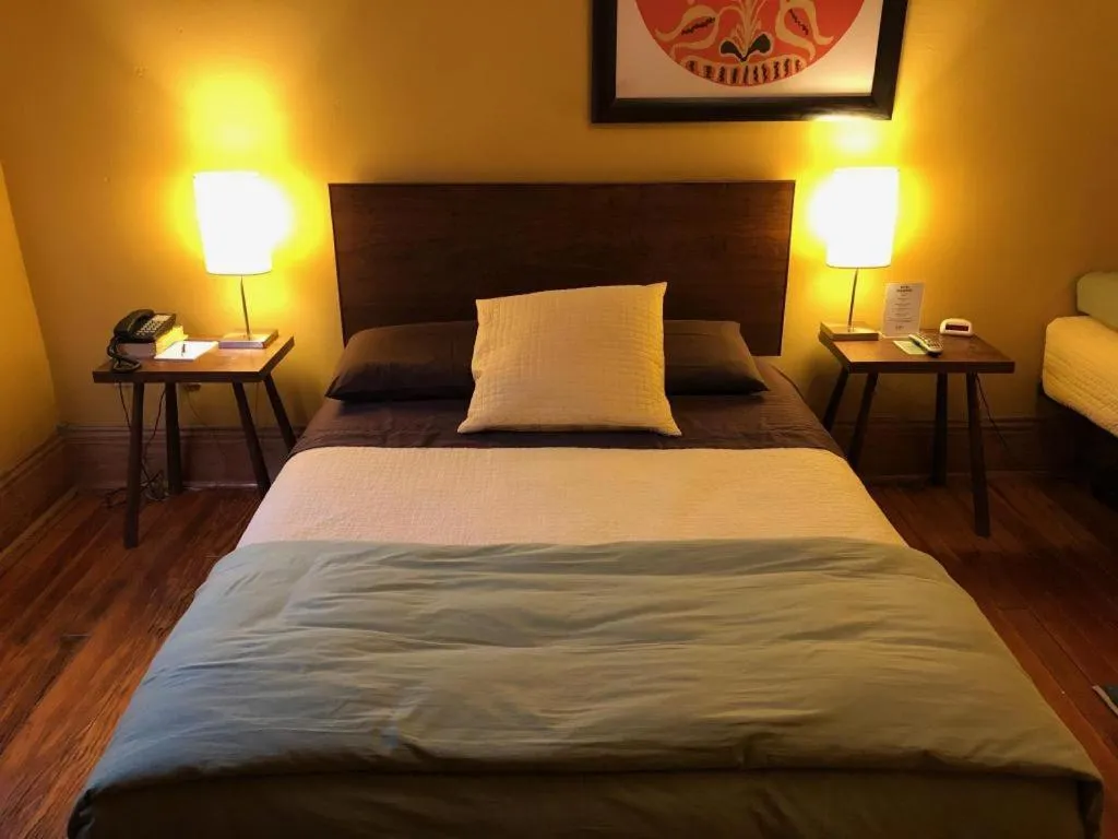 Bed in Hotel Frederick