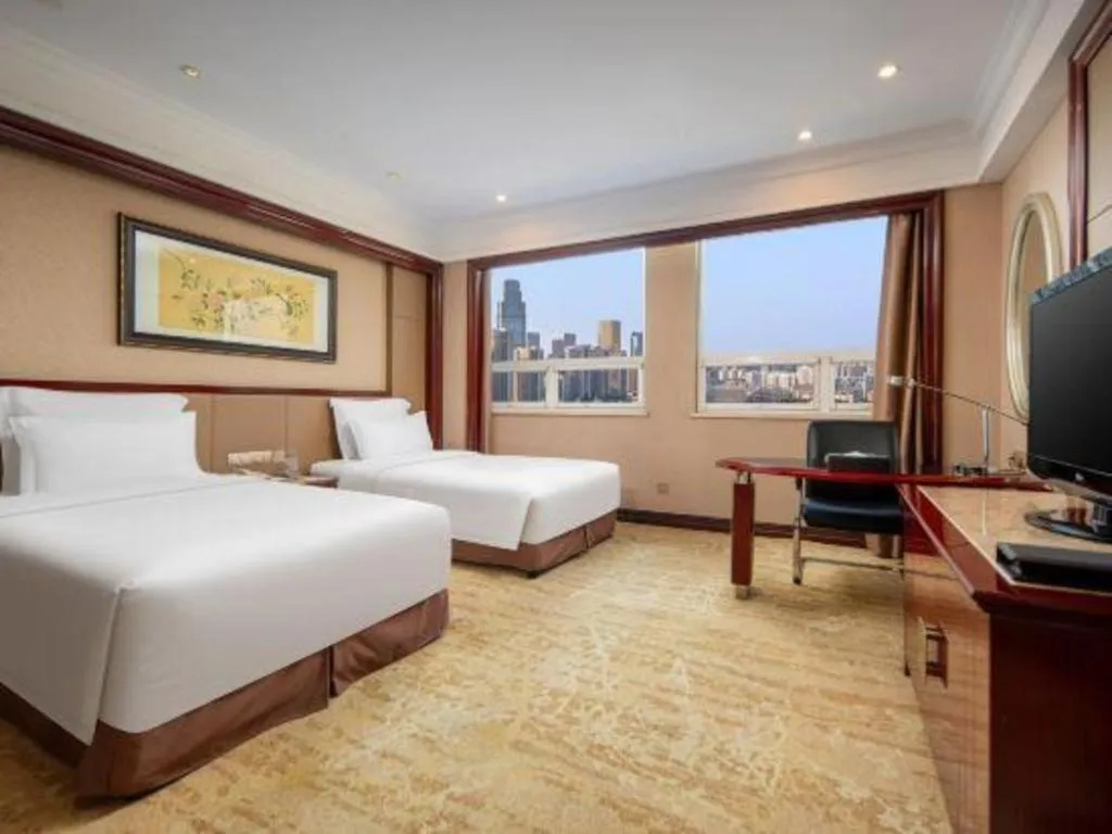 Bed in Chutian Guangdong International Hotel