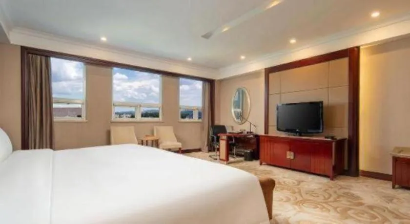 Bed in Chutian Guangdong International Hotel