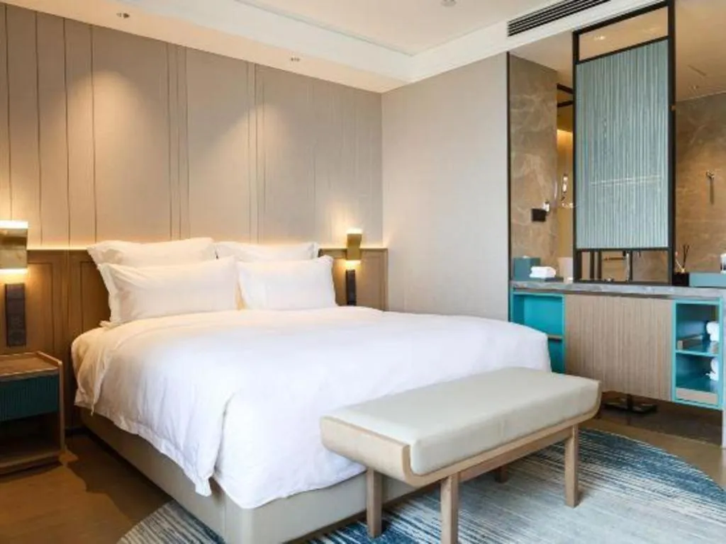 Bed in Chutian Guangdong International Hotel