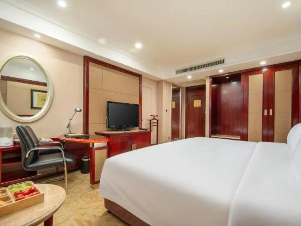 Bed in Chutian Guangdong International Hotel