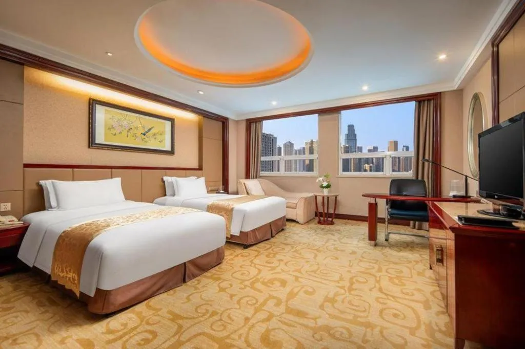 Bed in Chutian Guangdong International Hotel