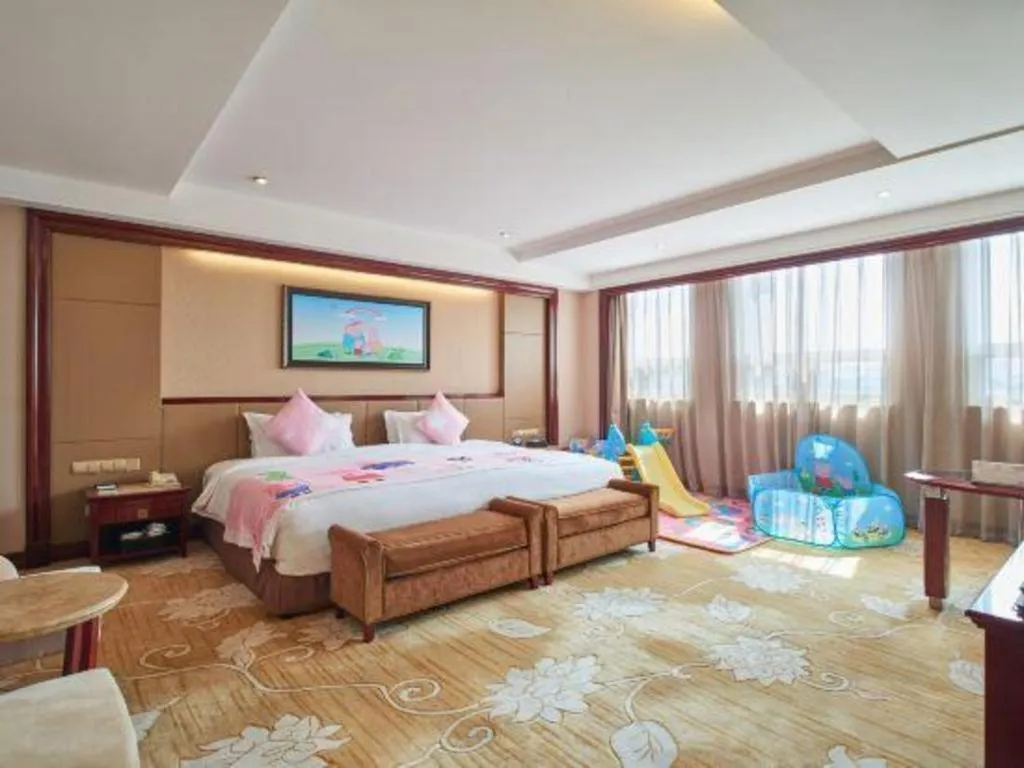 Bed in Chutian Guangdong International Hotel