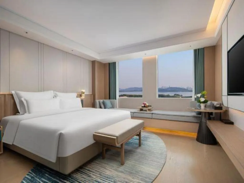 Bed in Chutian Guangdong International Hotel