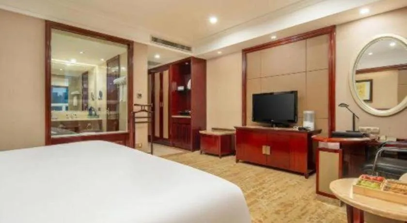 Bed in Chutian Guangdong International Hotel