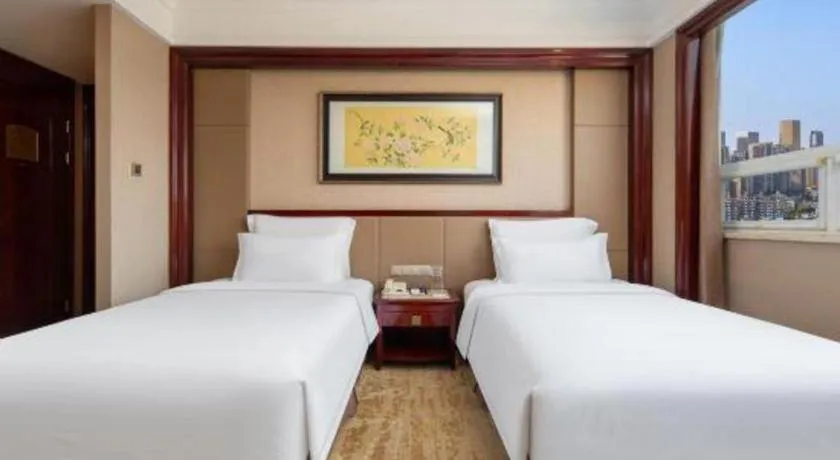 Bed in Chutian Guangdong International Hotel