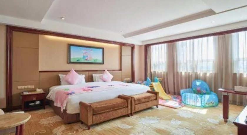 Bed in Chutian Guangdong International Hotel