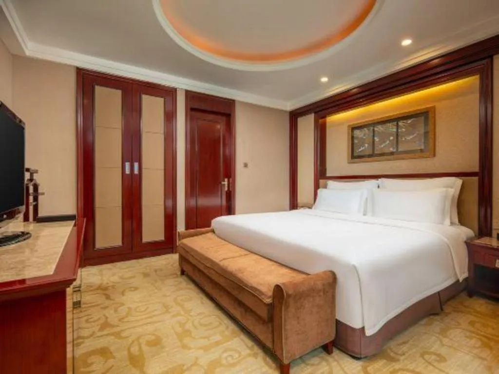 Bed in Chutian Guangdong International Hotel