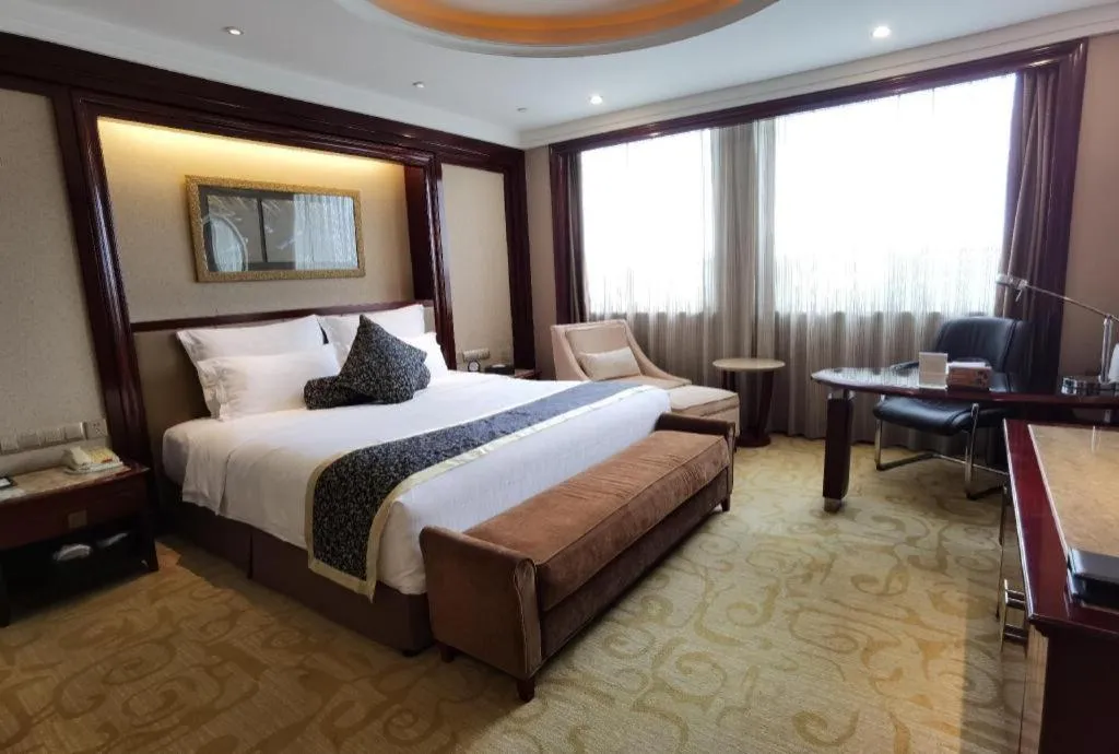 Bed in Chutian Guangdong International Hotel