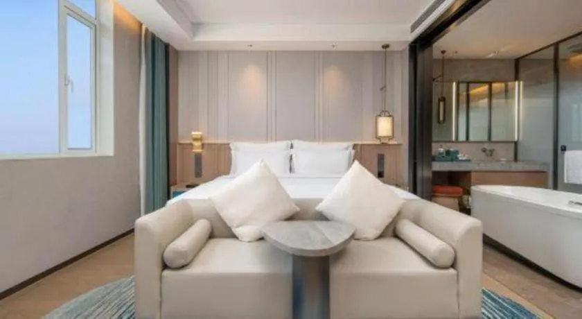 Bed in Chutian Guangdong International Hotel